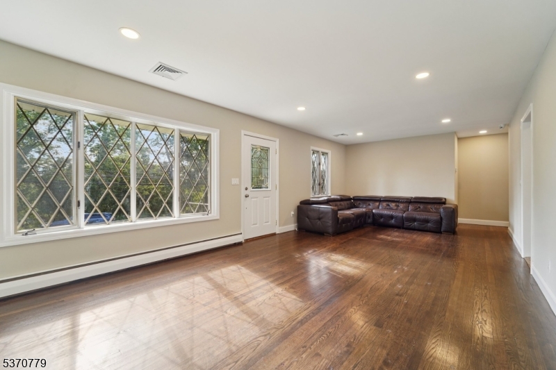 33 Seneca Trl