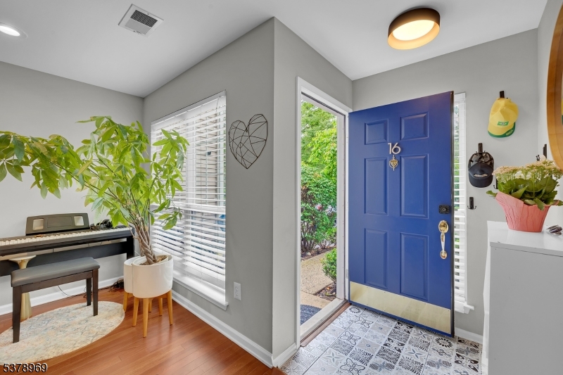 16 Raleigh Ct