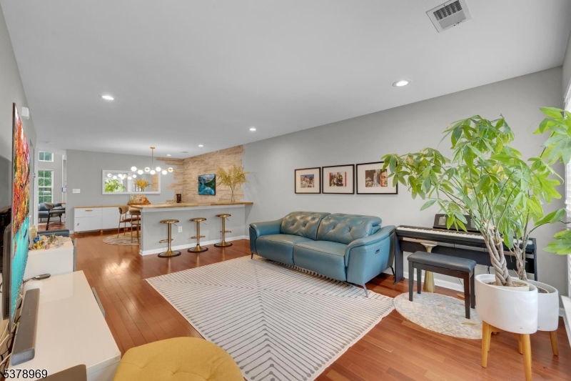 16 Raleigh Ct