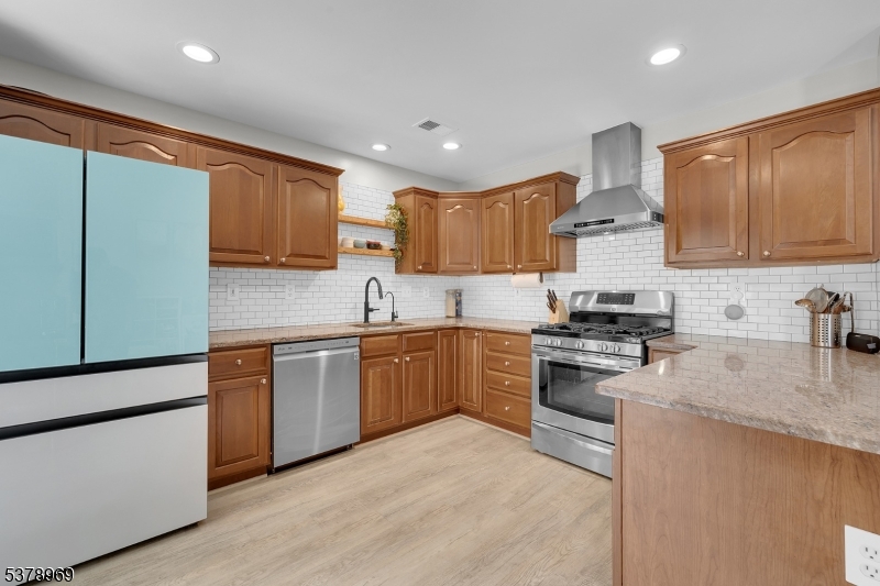 16 Raleigh Ct