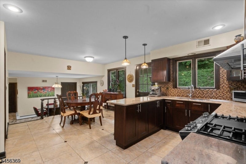 77 Pine Brook Rd