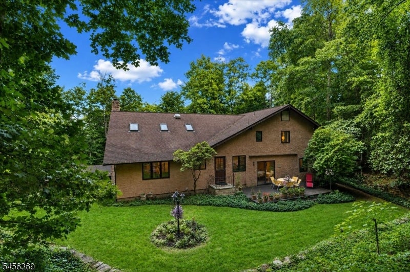 77 Pine Brook Rd