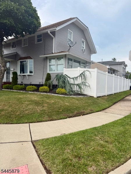 209 Main St