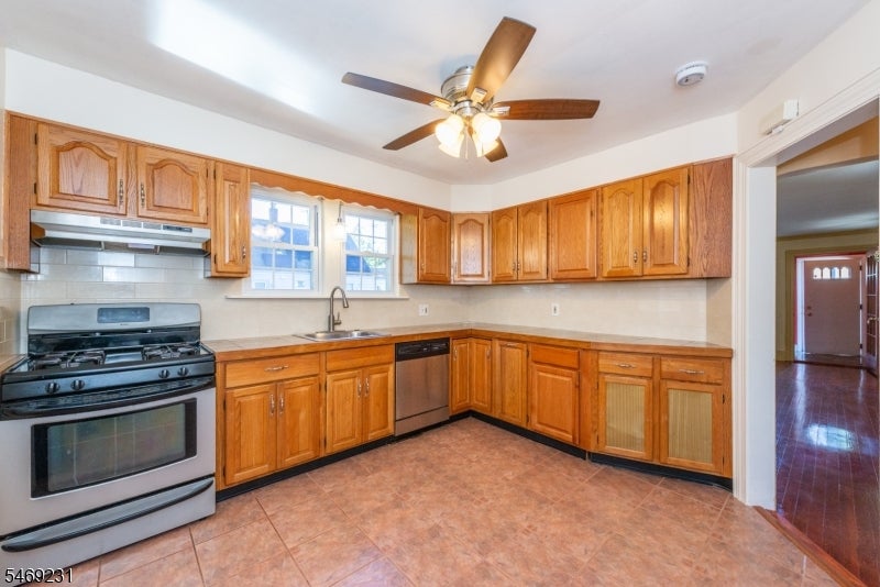 2307 Dewitt Ter