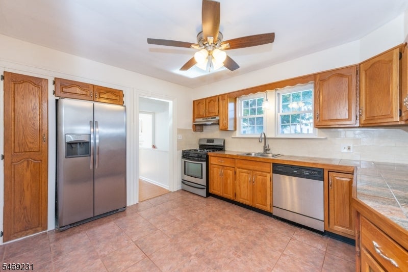 2307 Dewitt Ter