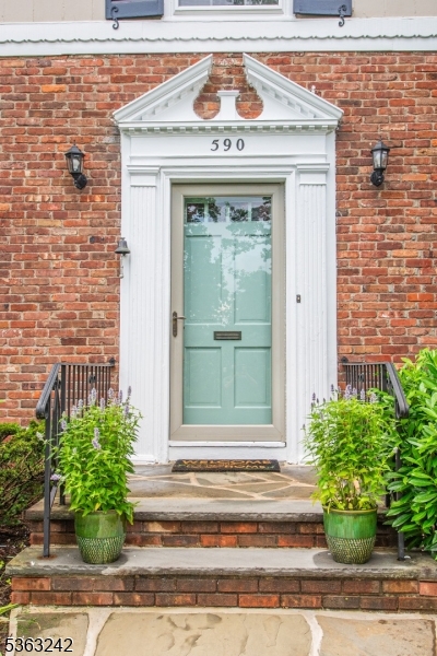 590 Highland Ave