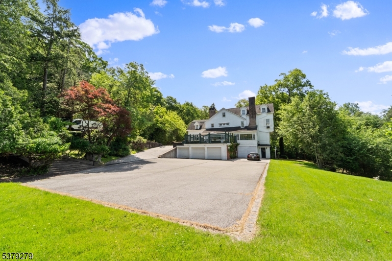 9 E Saddle River Rd