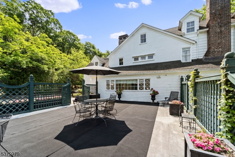9 E Saddle River Rd