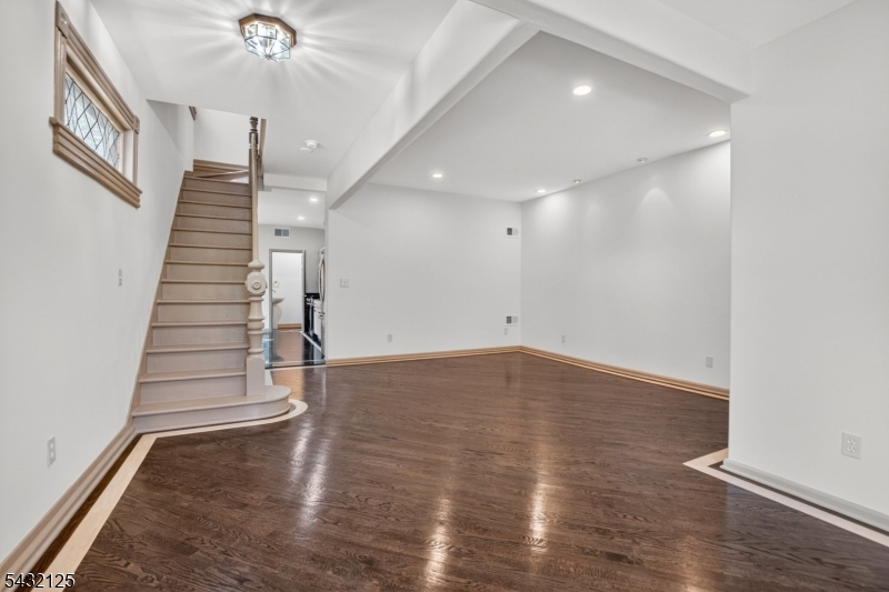 302 Walnut Ave