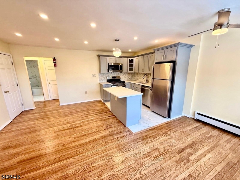 916 Stuyvesant Ave G1