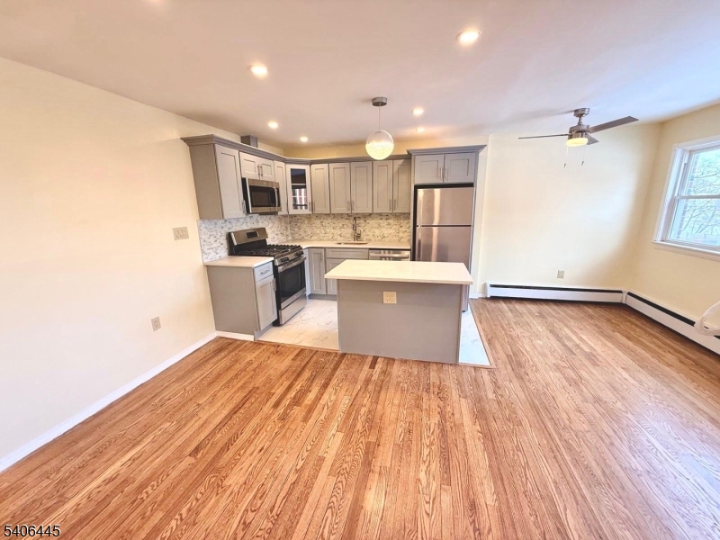 916 Stuyvesant Ave G1