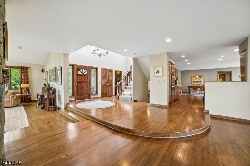 11 Hawthorne Ct
