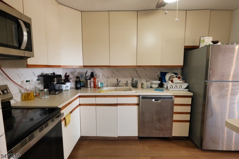 10 N Wood Ave 519