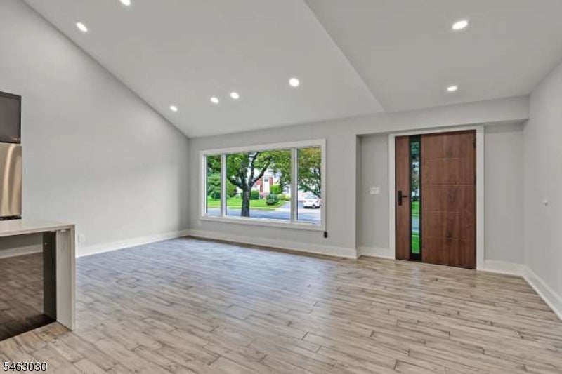 38-28 Brookside Ave