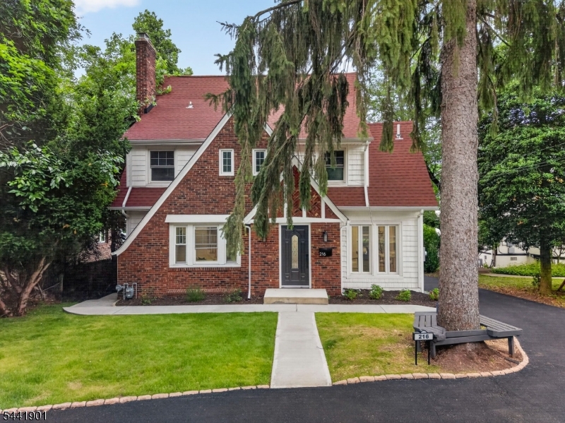 216 Gregory Ave