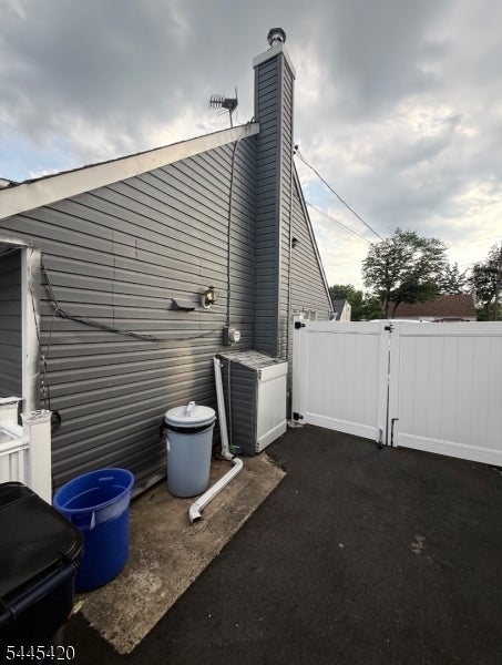 215 Johnson Ave
