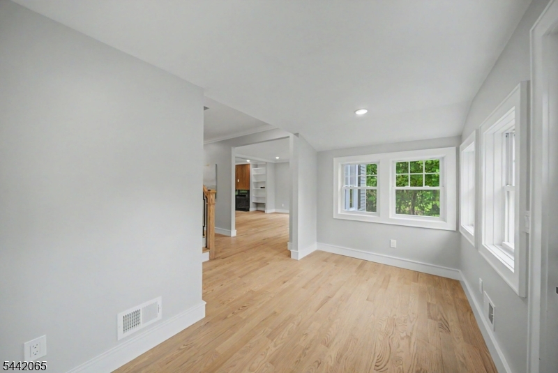 21 Willow Ave