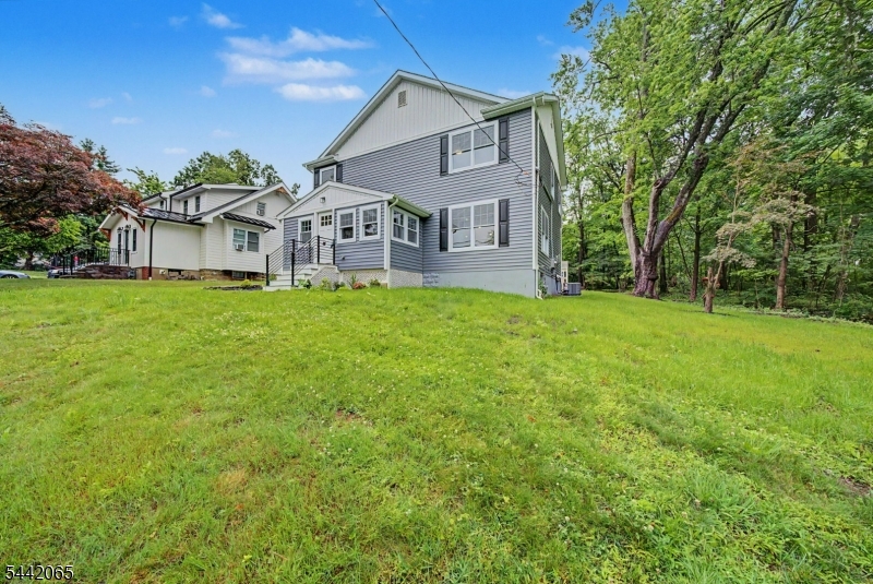 21 Willow Ave