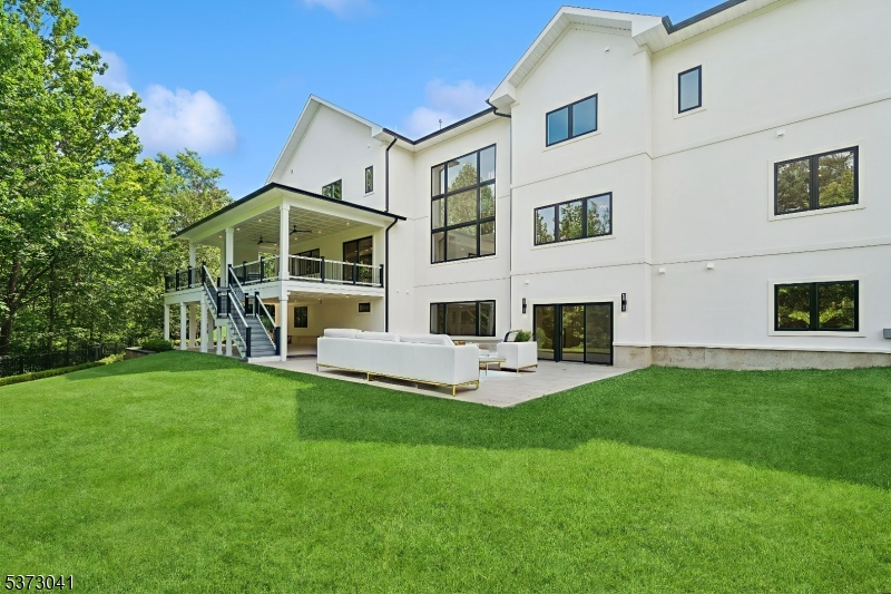 39 Westmount Dr