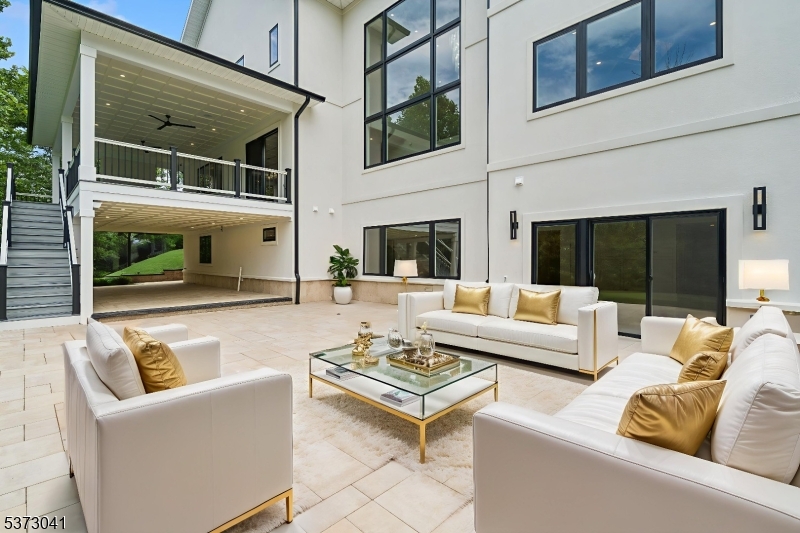39 Westmount Dr