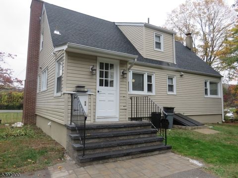 Photo of 144 West End Ave, Pequannock, NJ 07444 (MLS # 3994000)