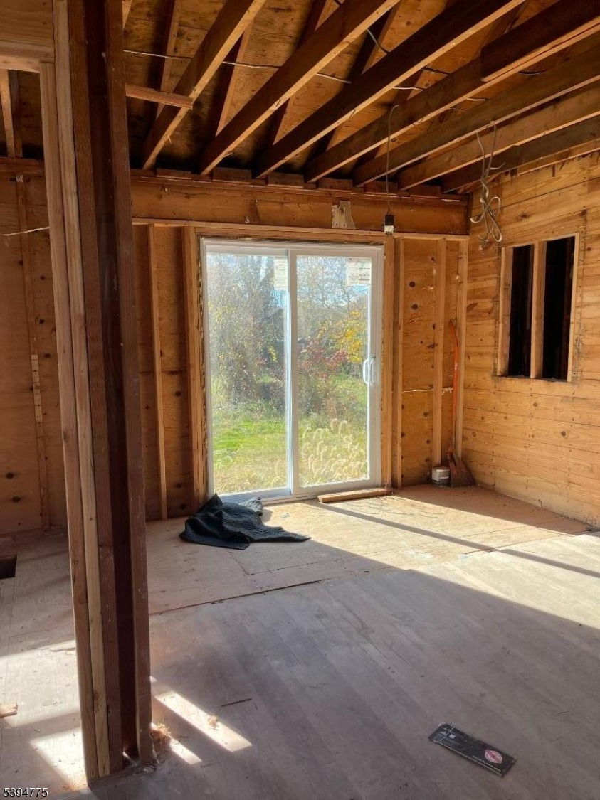 899 Adelphia-Farming Dale Rd