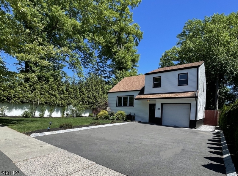 544 Mountain Ave