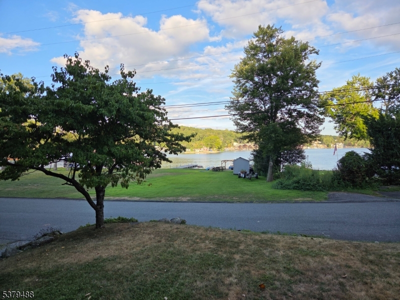 16 Shore Rd