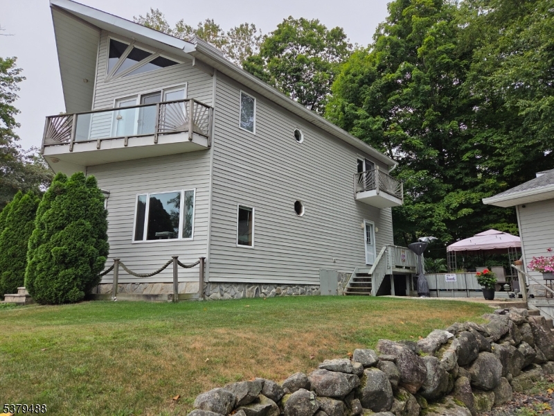 16 Shore Rd