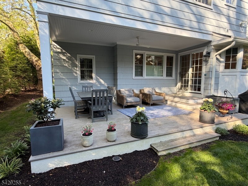 6 Hillside Ave