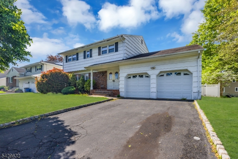 712 Moses Dr