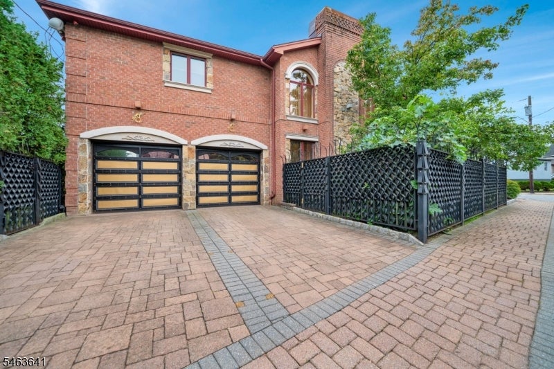 1088 Dearborn Rd