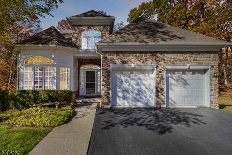 Photo of 100 Zachary Way, Mount Arlington, NJ 07856 (MLS # 3995502)