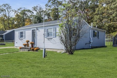 Photo of 27 Parker Rd, Washington, NJ 07853 (MLS # 3993470)