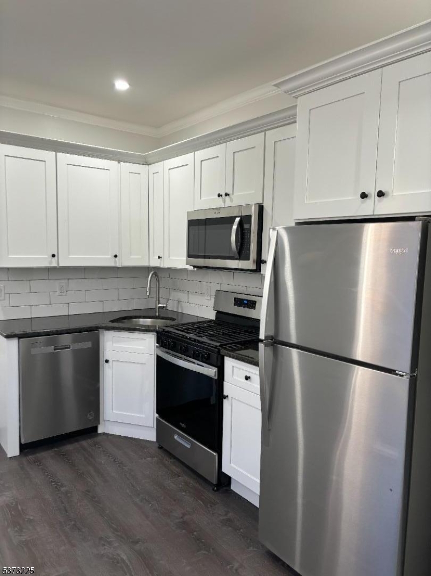 29 Laurel Ave 1