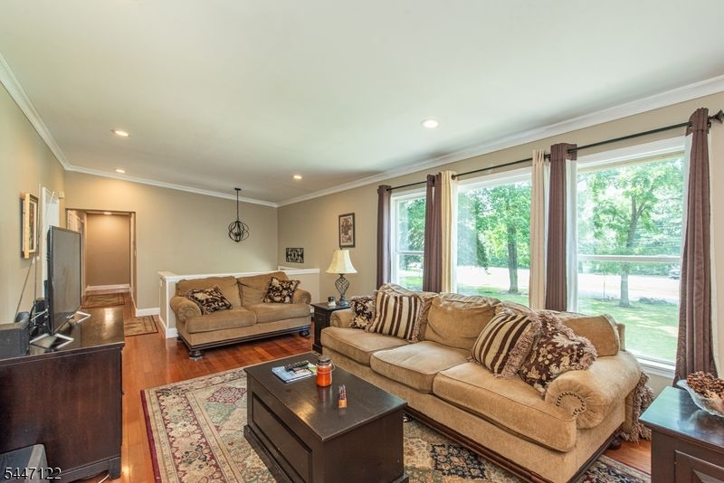 48 Green Ln