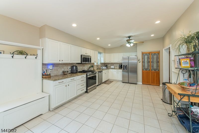 48 Green Ln