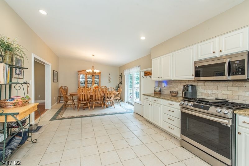 48 Green Ln