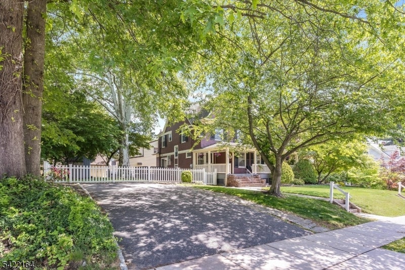 5 Colonial Ter