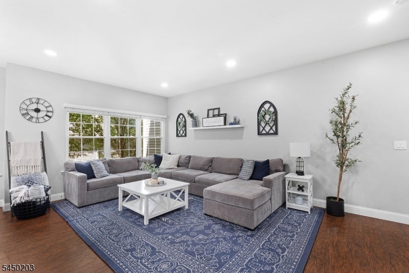2202 Yardley Pl