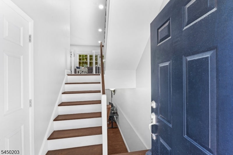 2202 Yardley Pl