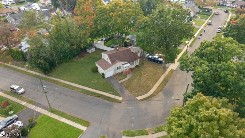 37 Leeds Dr