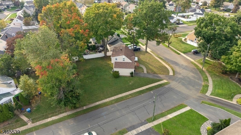 37 Leeds Dr