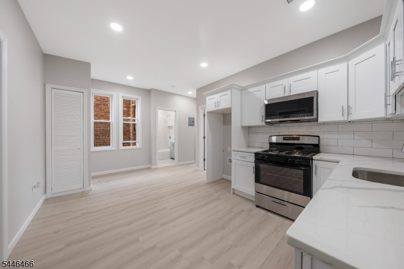 59 Henry St C1