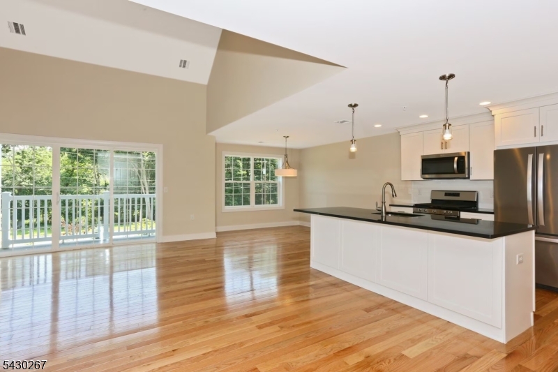 248 Grove Ave 16