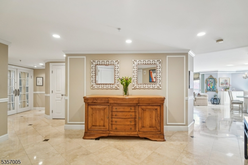10 Smith Manor Blvd