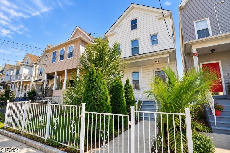 154 Sayre St