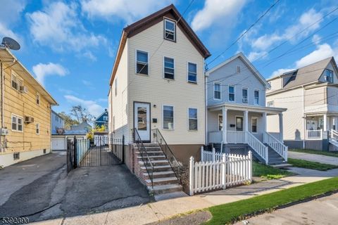 Photo of 932 Flora St, Elizabeth, NJ 07201 (MLS # 3994187)