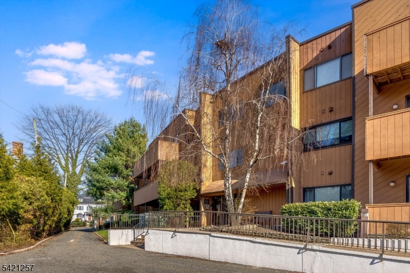 971 Bloomfield Ave A-12