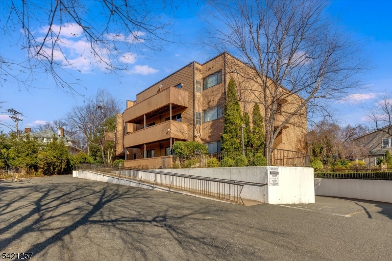 971 Bloomfield Ave A-12